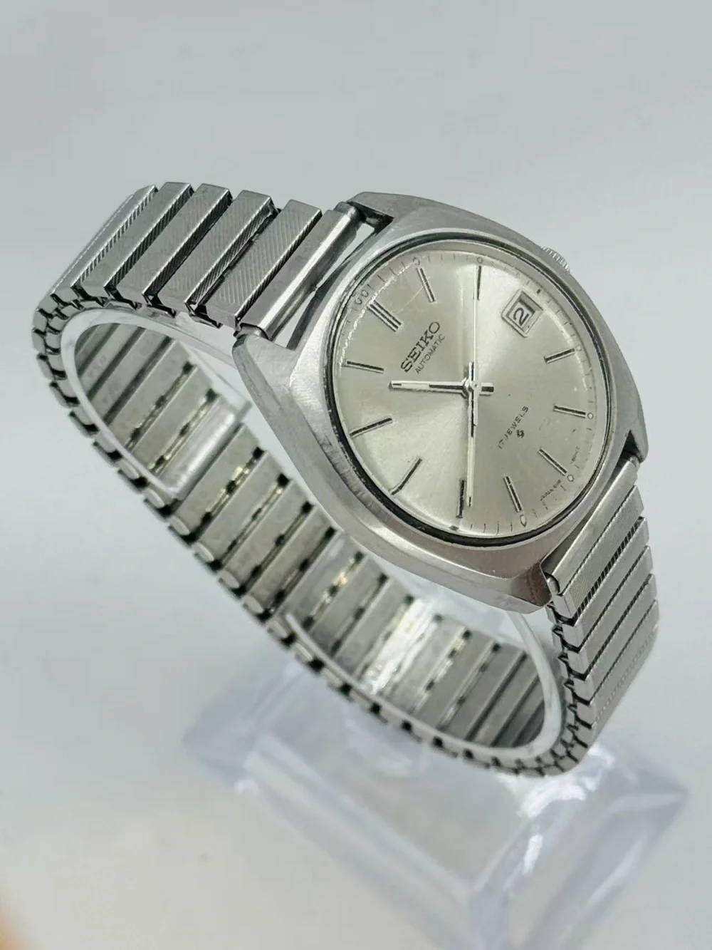 Vintage Seiko Men’s Automatic 17 Jewels Date 36mm Silver Dial Stretch Band Runs